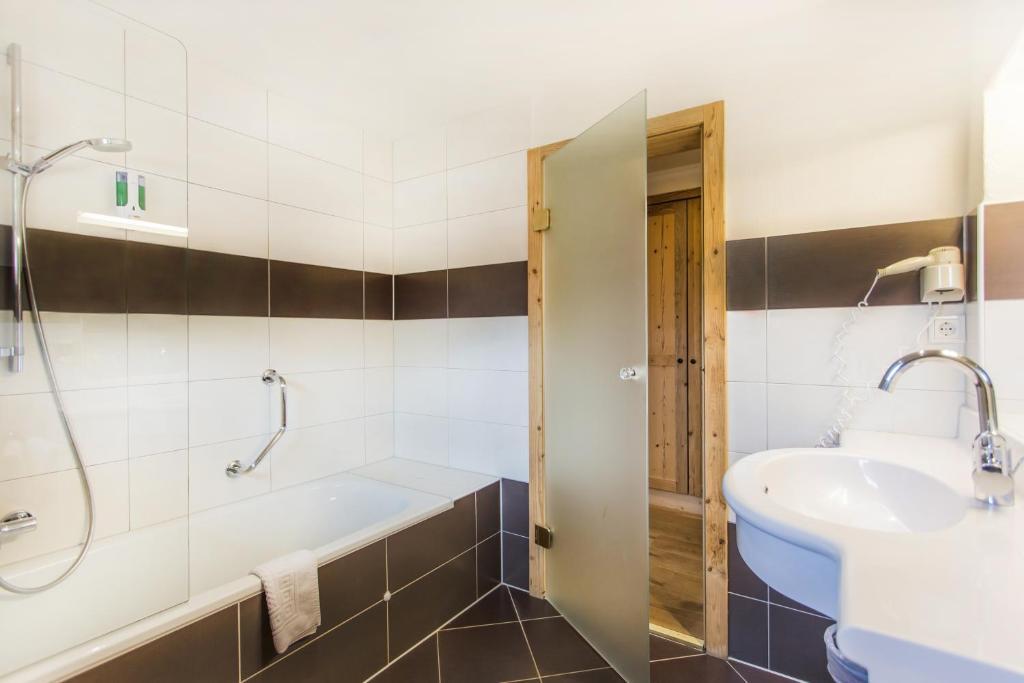 Familien- Und Vitalhotel Muehlpointhof Lofer Quarto foto