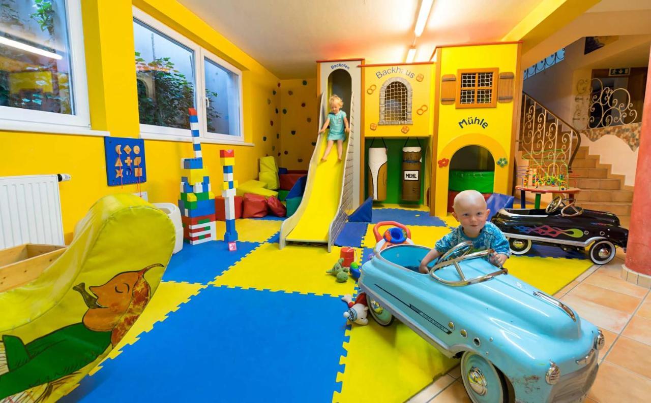 Familien- Und Vitalhotel Muehlpointhof Lofer Exterior foto